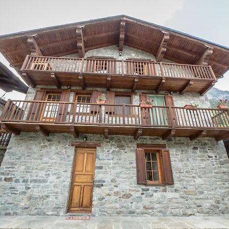 Silou Retreat Hotel Champdepraz Eksteriør billede
