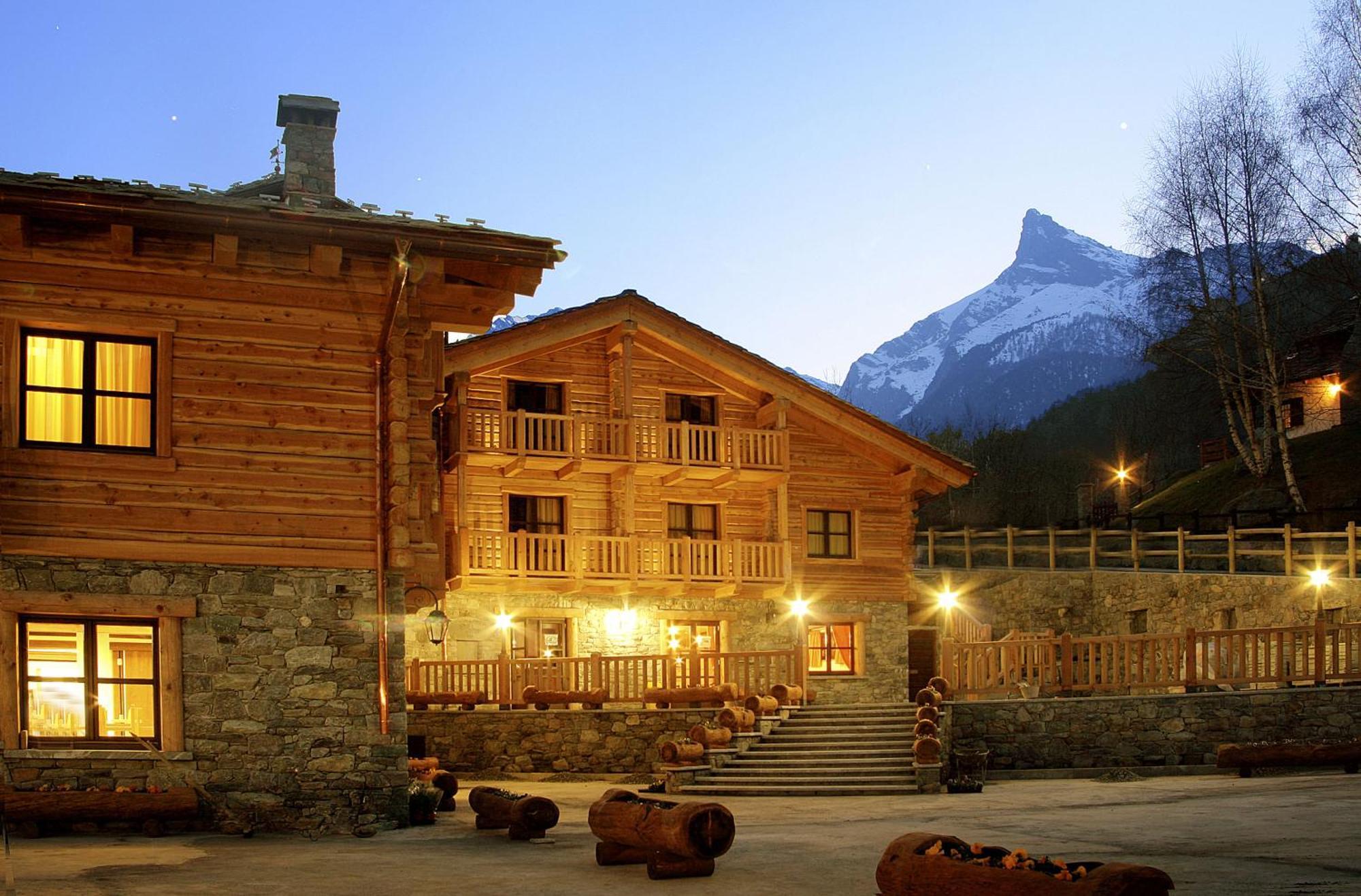 Silou Retreat Hotel Champdepraz Eksteriør billede