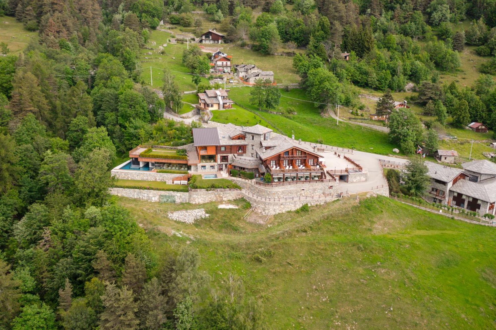 Silou Retreat Hotel Champdepraz Eksteriør billede