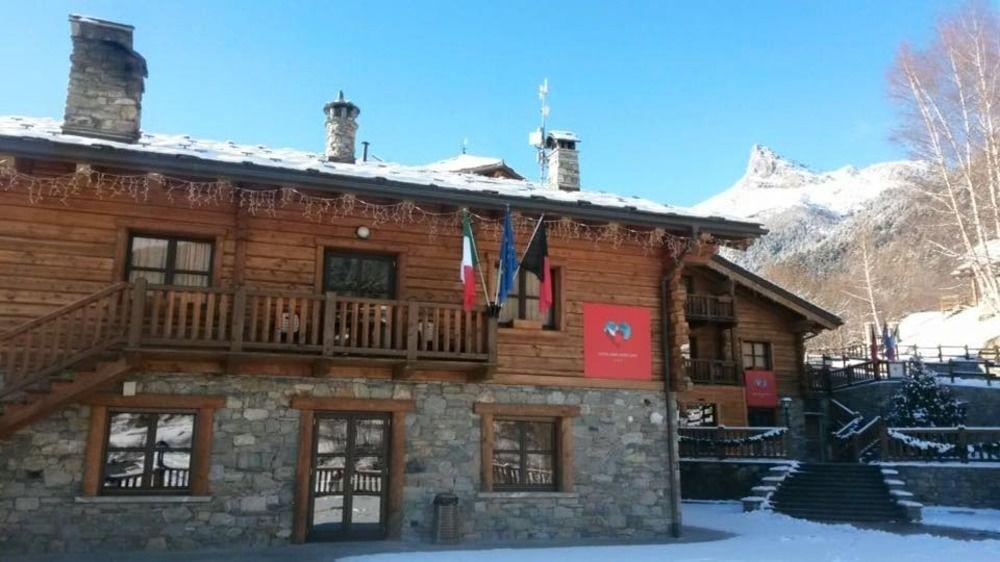Silou Retreat Hotel Champdepraz Eksteriør billede
