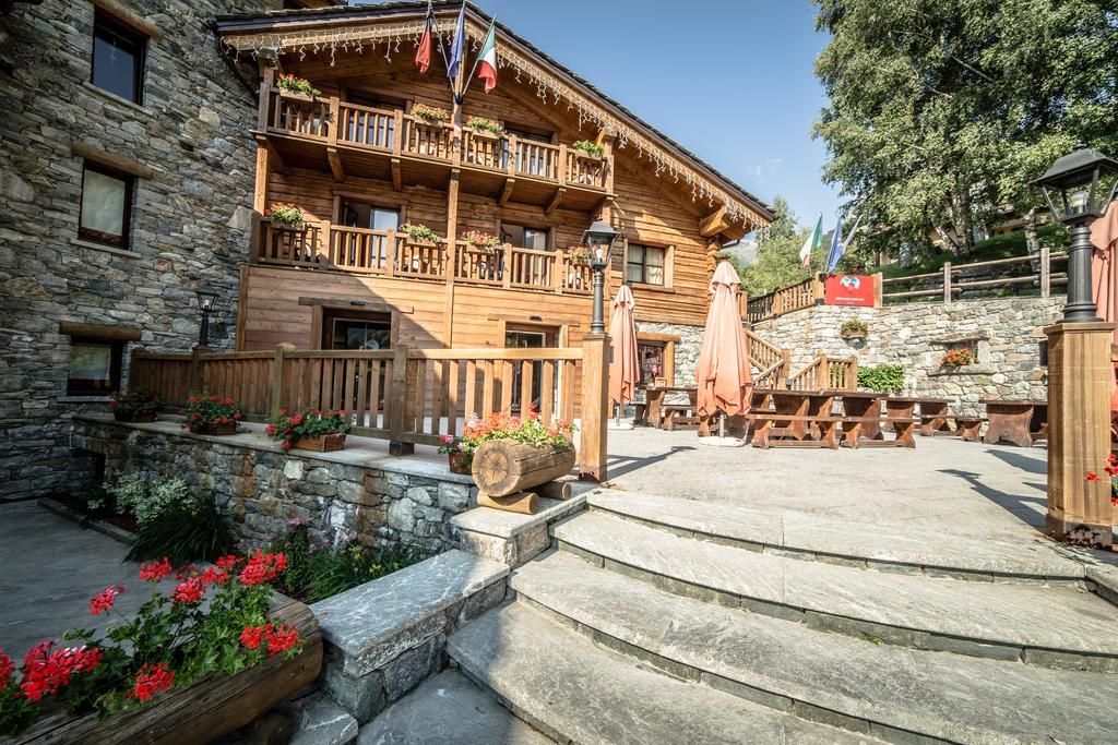 Silou Retreat Hotel Champdepraz Eksteriør billede